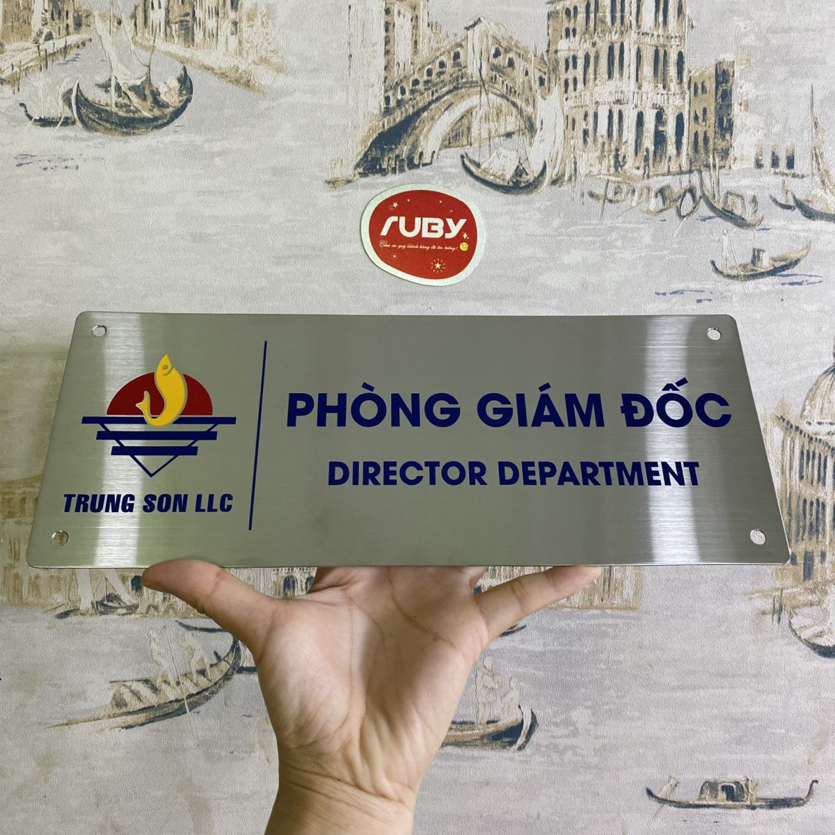 Bảng công ty inox RBIN001 tại Rubyvn.com là dòng sản phẩm được ưa chuộng trên thị trường hiện nay