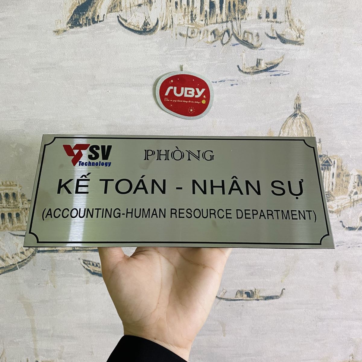 Bảng công ty inox RBIN001 tại Rubyvn.com có chính sách bảo hành uy tín 