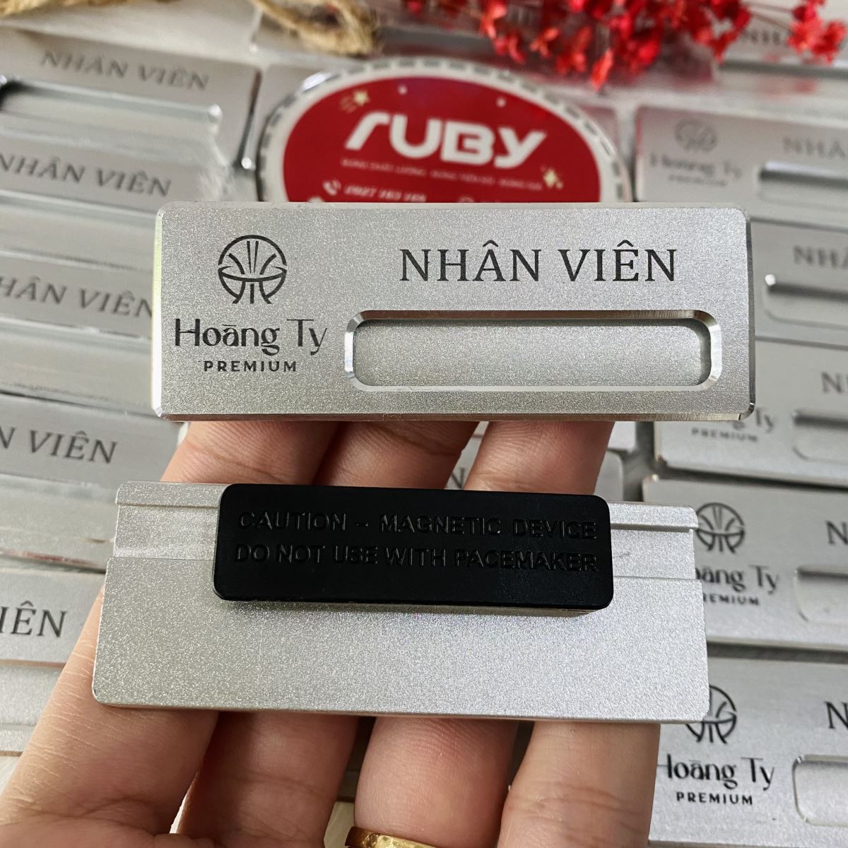 Sản phẩm được thiết kế sử dụng kỹ thuật khắc laser trên nền phôi vô cùng sắc nét