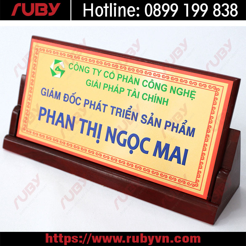 Kệ chức danh đế gỗ tam giác in UV