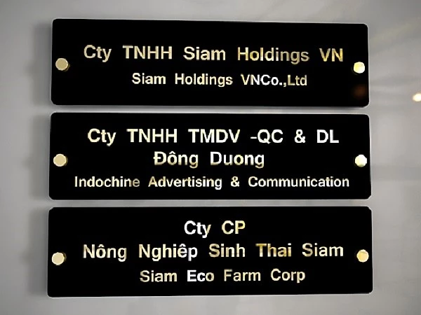 Bảng chỉ dẫn được dùng ở những tòa nhà có nhiều công ty cùng đặt trụ sở