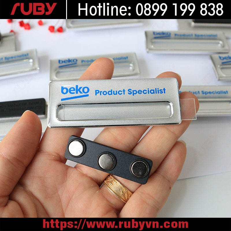 bang-ten-thay-ten-nhan-vien-cao-cap-rbt010b.jpg