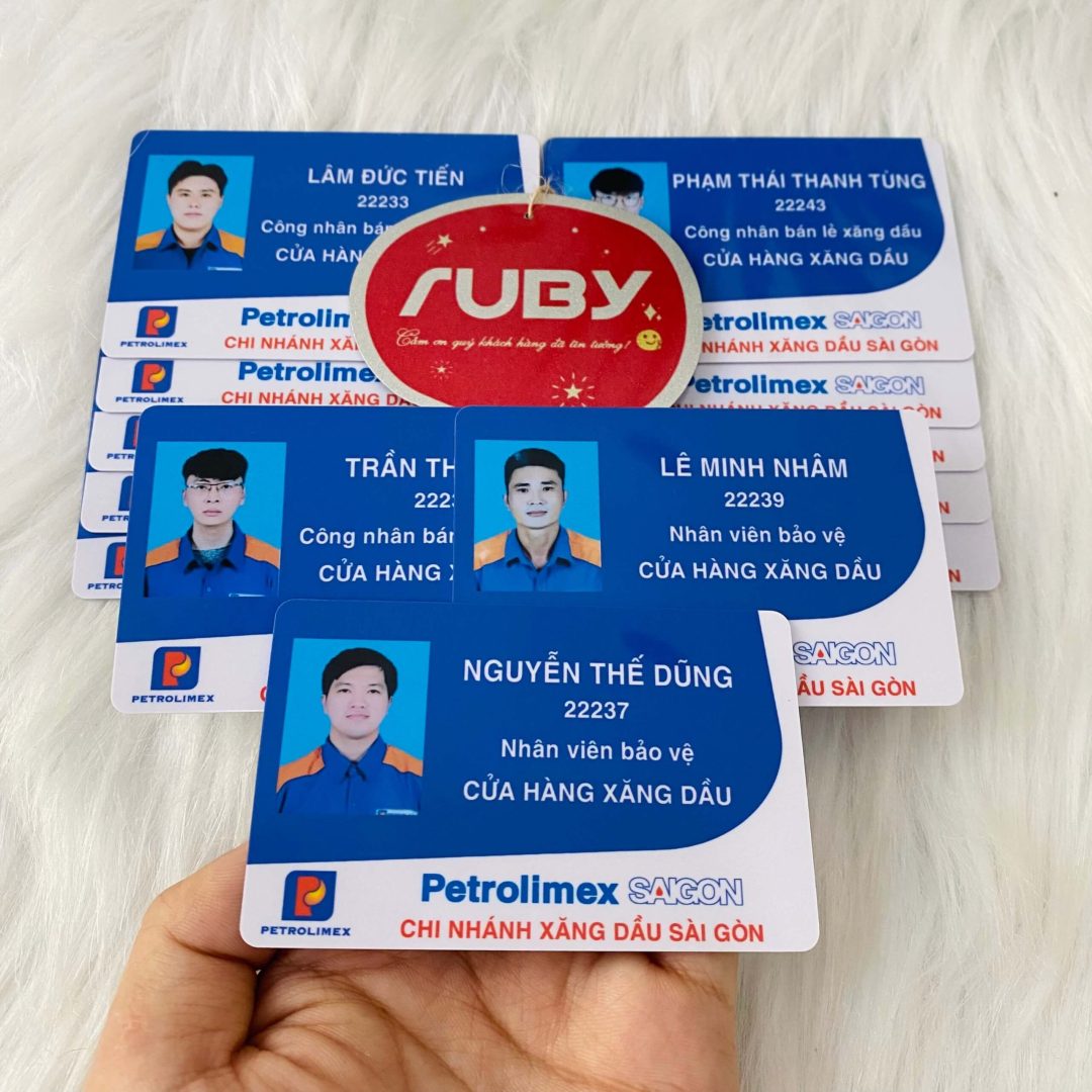 Thẻ nhân viên Petrolimex Sài Gòn, in màu xanh cam, chất liệu nhựa PVC cứng.