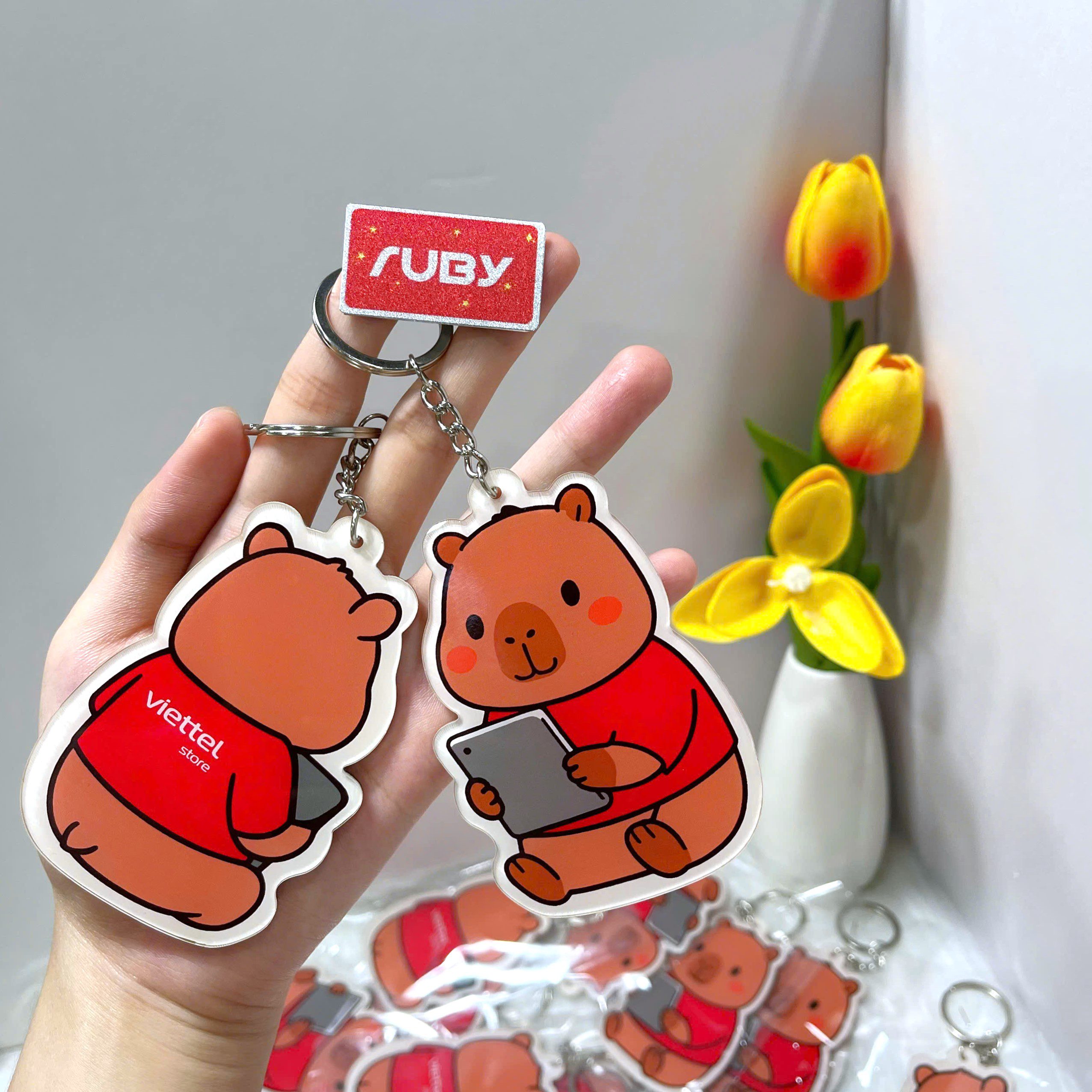 Móc khóa cắt hình Capybara in logo Viettel Store