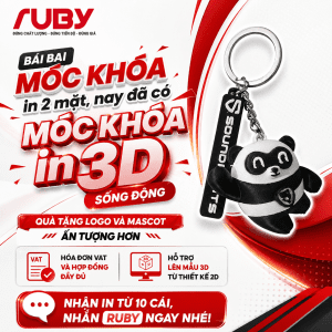 Poster quảng cáo dịch vụ in móc khóa 3D sống động làm quà tặng logo và mascot ấn tượng của thương hiệu Ruby, hỗ trợ lên mẫu 3D từ thiết kế 2D.